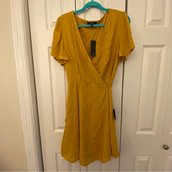 ‼️NWT‼️ Lulu’s Yellow Wrap Dress - Picture 1 of 5